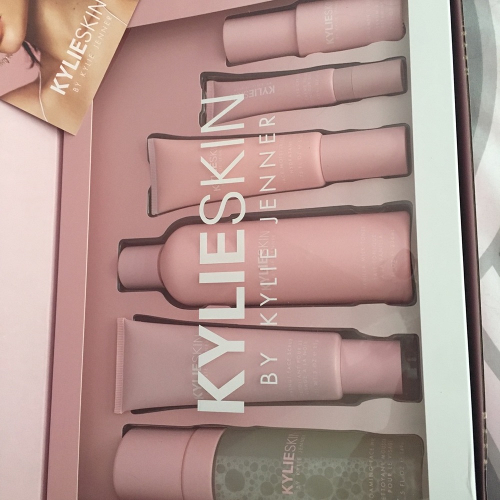 brand new & unopened KYLIESKIN set.